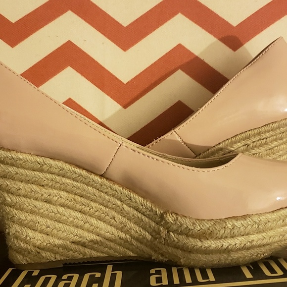 Blush colored women's Coach and Four wedge heels - Picture 3 of 4